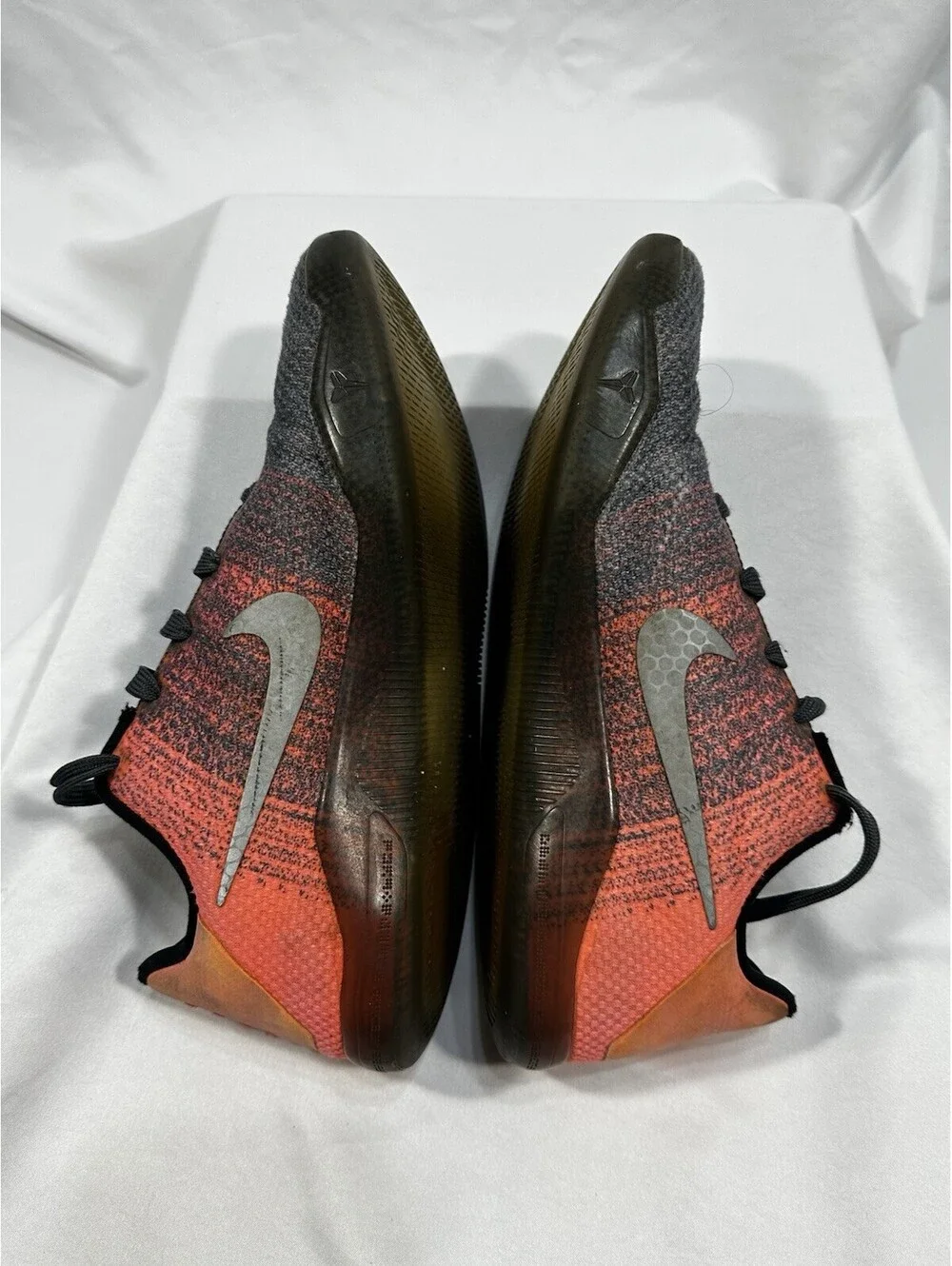 Nike Kobe 11 Mambacurial 822945-078 Youth 7Y / Men 7 Black Red Gradient